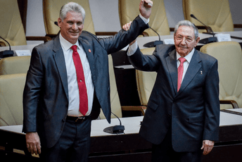 Podrška od 97,66 odsto: Dijaz-Kanel još pet godina na čelu Kube Migel Dijaz-Kanel sa Raulom Kastrom