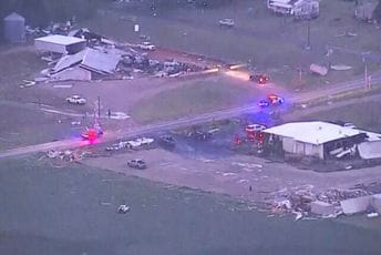 Tornado u SAD: Najmanje dvoje poginulih, hiljade domaćinstava bez struje Tornado u SAD: Najmanje dvoje poginulih, hiljade domaćinstava bez struje