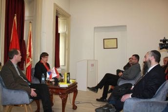 Čirgić: Za interese naše zemlje više brine češka ambasadorka nego pojedini ambasadori Crne Gore u svijetu Čirgić: Za interese naše zemlje više brine češka ambasadorka nego pojedini ambasadori Crne Gore u svijetu