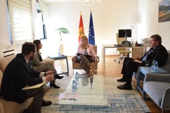 Žižić sa Hanđiska-Trendafilova: Uspješna saradnja crnogorskih institucija sa ReSPA-om Žižić sa Hanđiska-Trendafilova: Uspješna saradnja crnogorskih institucija sa ReSPA-om