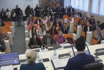 Budva: Usvojena odluka kojom traže Božovićevo puštanje na slobodu, dostaviće je Vladi i pravosuđu Budva: Usvojena odluka kojom traže Božovićevo puštanje na slobodu, dostaviće je Vladi i pravosuđu