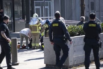 Osamnestogodišnjak se zapalio ispred američke ambasade u Kopenhagenu Osamnestogodišnjak se zapalio ispred američke ambasade u Kopenhagenu