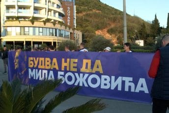 U Budvi održan protest: "Milo Božović da bude na slobodi i da radi ono za šta su ga građani birali" U Budvi održan protest: "Milo Božović da bude na slobodi i da radi ono za šta su ga građani birali"