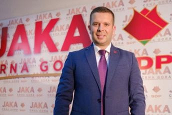 Perović: Partijskom zapošljavanju i kadriranju ne nazire kraj Perović: Partijskom zapošljavanju i kadriranju ne nazire kraj