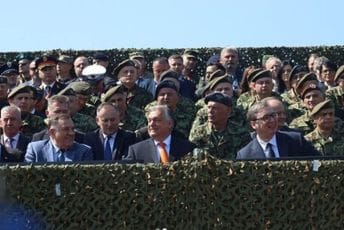 Vučić: Drastično smo ojačali Vojsku Srbije, stižu nam i dronovi kamikaze Vučić: Drastično smo ojačali Vojsku Srbije, stižu nam i dronovi kamikaze