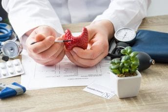 Neobičan simptom koji može da ukaže na poremećaj rada štitne žlijezde Neobičan simptom koji može da ukaže na poremećaj rada štitne žlijezde