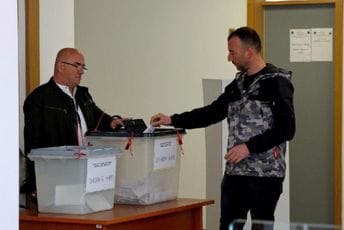 Izbori na Kosovu: Samoopredjeljenje i DPK dobili najviše glasova