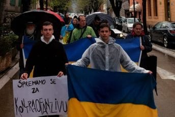 Sa šetnje za Ukrajinu sa Cetinja poručeno: Spremamo se za kontraofanzivu Sa šetnje za Ukrajinu sa Cetinja poručeno: Spremamo se za kontraofanzivu