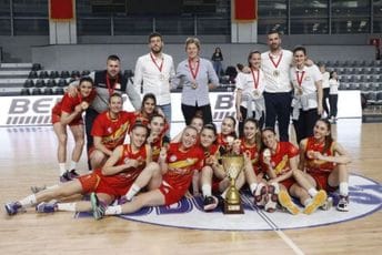 Košarkašice Budućnost Bemaksa osvojile titulu prvaka Crne Gore Košarkašice Budućnost Bemaksa osvojile titulu prvaka Crne Gore
