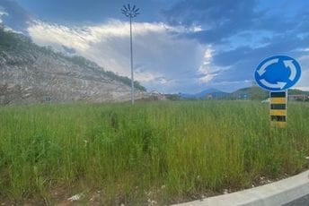 Zeković inicira odborničku radnu akciju: Doprinesimo da bulevar između Podgorice i Danilovgrada bude uredan Zeković inicira odborničku radnu akciju: Doprinesimo da bulevar između Podgorice i Danilovgrada bude uredan