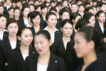 Japan: Premijer traži usvajanje plana o 30 odsto žena na rukovodećim pozicijama u kompanijama
