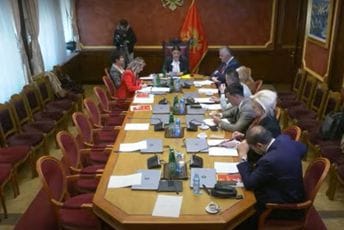 Ustavni sud da odbije inicijative za ocjenu izmjena Zakona o predsjedniku Ustavni sud da odbije inicijative za ocjenu izmjena Zakona o predsjedniku