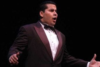 Muzičko putovanje kroz vrijeme: Tenor Bečke opere Karlos Osuna pred podgoričkom publikom Muzičko putovanje kroz vrijeme: Tenor Bečke opere Karlos Osuna pred podgoričkom publikom