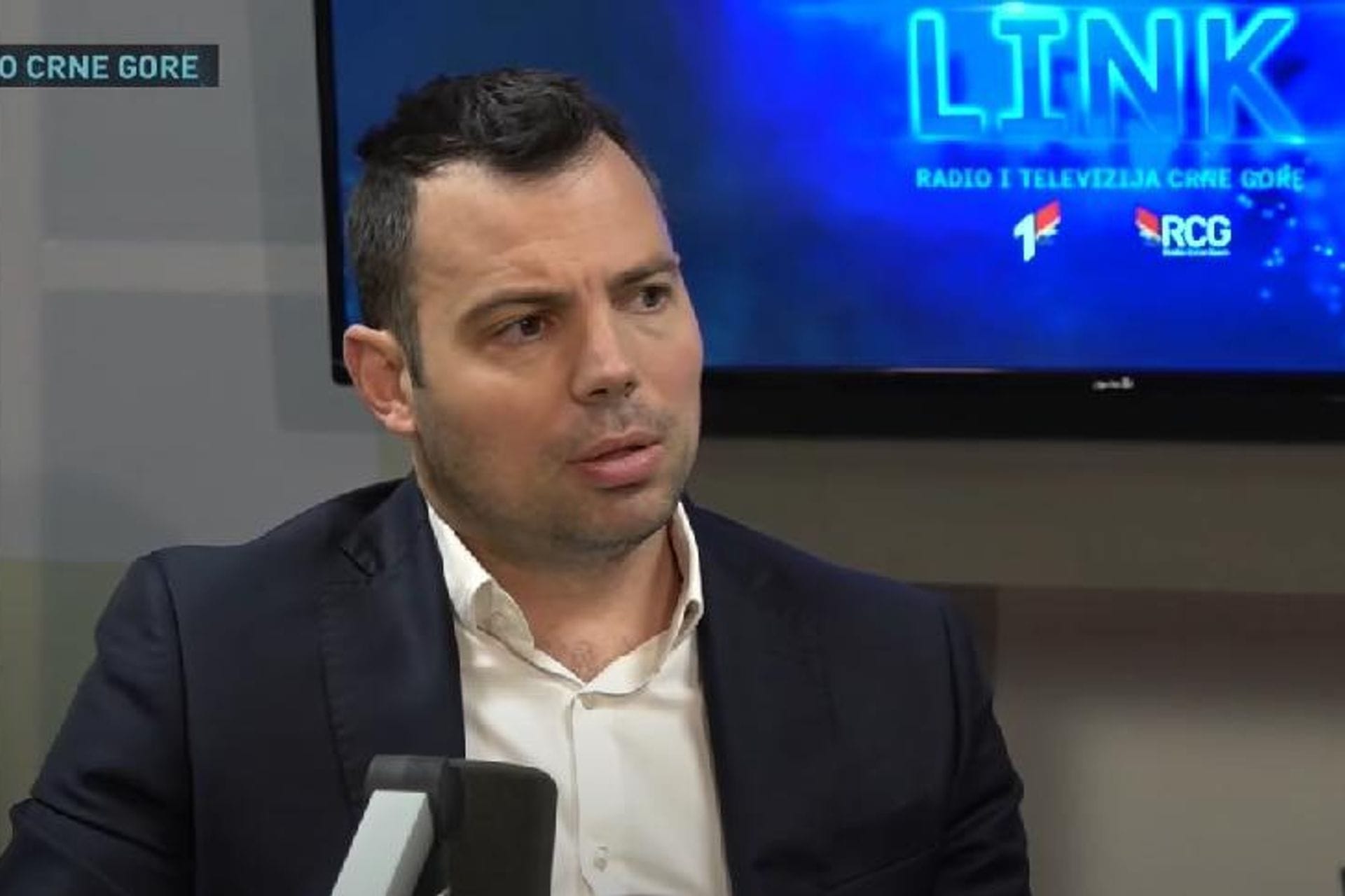 Fotografija 2: Mrdović: Vlada bez političkog legitimiteta, a upravljaju kao da imaju puni mandat; Begović: Reformisati javnu upravu