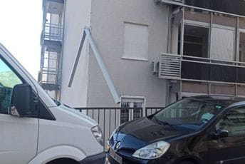 Profesorici pala tenda na glavu, uvijali se prozori, fasada otpala… Profesorici pala tenda na glavu, uvijali se prozori, fasada otpala…