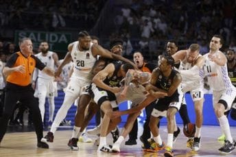 Real će oštro kazniti svoje igrače zbog sinoćnjeg haosa na utakmici protiv Partizana Real će oštro kazniti svoje igrače zbog sinoćnjeg haosa na utakmici protiv Partizana