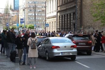 Sarajevo: Protesti zbog Šmitovih odluka o formiranju vlade Federacije BiH Sarajevo: Protesti zbog Šmitovih odluka o formiranju vlade Federacije BiH