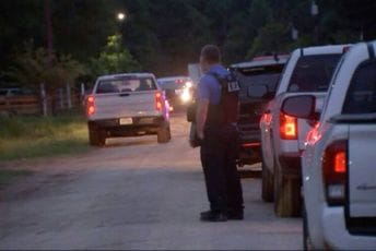 Ubio komšije nakon što su tražili da prestane da puca u dvorištu Ubio komšije nakon što su tražili da prestane da puca u dvorištu