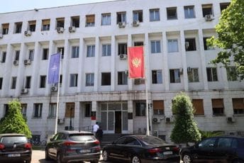 Za 15 mjeseci plate u državnoj upravi porasle 43,7 odsto Za 15 mjeseci plate u državnoj upravi porasle 43,7 odsto