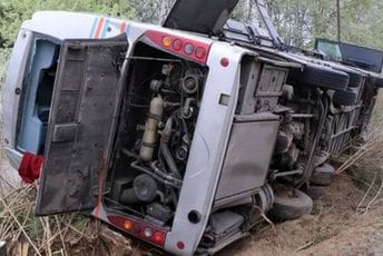 Mađarska: Prevrnuo se autobus iz Srbije, povrijeđeno 15 osoba Mađarska: Prevrnuo se autobus iz Srbije, povrijeđeno 15 osoba