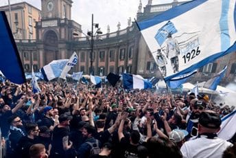 Napulj ključa: Stadion je krcat već satima, a mnogi navijači neće ni biti na utakmici (FOTO)