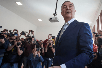 Đukanoviću od partijskih kolega preko 200.000 eura, Demokrate potrošile preko pola miliona Đukanoviću od partijskih kolega preko 200.000 eura, Demokrate potrošile preko pola miliona