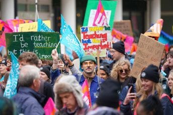 Britanski nastavnici štrajkuju: Tražimo bolje Britanski nastavnici štrajkuju: Tražimo bolje