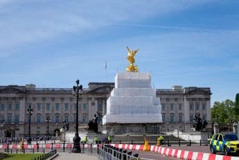 Drama u Bakingemskoj palati: Uhapšena jedna osoba, čula se eksplozija Drama u Bakingemskoj palati: Uhapšena jedna osoba, čula se eksplozija