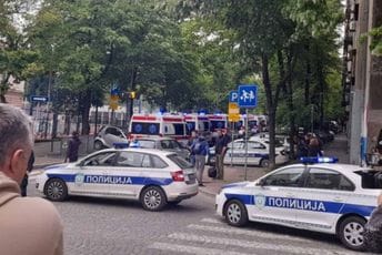 Učenik pucao kod škole u Beogradu, ubijena jedna osoba Učenik pucao kod škole u Beogradu, ubijena jedna osoba