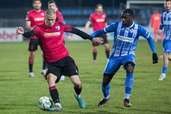 Nikšićani lako sačuvali prednost iz prvog meča: I Sutjeska je u finalu Kupa, Dečić 60 minuta imao igrača manje Nikšićani lako sačuvali prednost iz prvog meča: I Sutjeska je u finalu Kupa, Dečić 60 minuta imao igrača manje