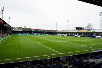 Na pragu su Premijer lige, a stadion im se raspada Na pragu su Premijer lige, a stadion im se raspada