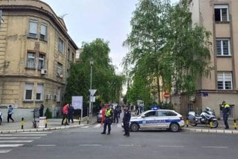 Direktor dječje klinike: Kritično djevojčica koja je ranjena u glavu, ostali hospitalizovani učenici stabilno Direktor dječje klinike: Kritično djevojčica koja je ranjena u glavu, ostali hospitalizovani učenici stabilno