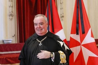 Malteški vitezovi izabrali Kanađanina za prvog Velikog majstora iz Amerike Malteški vitezovi izabrali Kanađanina za prvog Velikog majstora iz Amerike