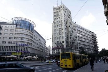 Novi incident u Beogradu: Bivša učenica nožem napala đaka i nastavnicu