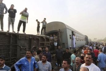 Sudar autobusa i kamiona: Sedamnaest osoba poginulo u Egiptu Sudar autobusa i kamiona: Sedamnaest osoba poginulo u Egiptu