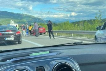 Udes na putu Podgorica - Nikšić: Povrijeđena jedna osoba Udes na putu Podgorica - Nikšić: Povrijeđena jedna osoba