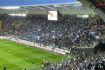 Napoli je prvak Italije: Slavi 12.000 njihovih navijača u Udinama, a krcat je bio i stadion “Maradona” (VIDEO)