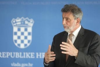 Hrvatski ministar obrazovanja pisao direktorima škola zbog tragedije u Beogradu: Uklonite skalpele, palite svjetla, zabranite energetska pića... Hrvatski ministar obrazovanja pisao direktorima škola zbog tragedije u Beogradu: Uklonite skalpele, palite svjetla, zabranite energetska pića...