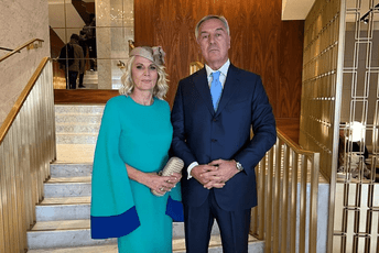 Đukanovići na prijemu u Bakingemskoj palati Đukanovići na prijemu u Bakingemskoj palati