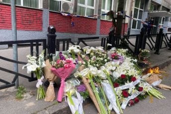 Privedena maloljetnica koja je na TikToku ismijavala masakr i veličala ubicu iz škole na Vračaru Privedena maloljetnica koja je na TikToku ismijavala masakr i veličala ubicu iz škole na Vračaru