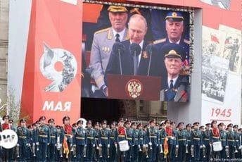 Putinova parada poraza Putin govori na jednoj od vojnih parada