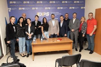 Živković: Bez DPS-a nema kompetentne i odgovorne vlade koja može da obezbijedi stabilnost Crne Gore Živković: Bez DPS-a nema kompetentne i odgovorne vlade koja može da obezbijedi stabilnost Crne Gore