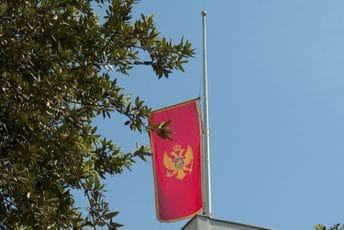 Dan žalosti u Podgorici: Zastave na pola koplja Dan žalosti u Podgorici: Zastave na pola koplja