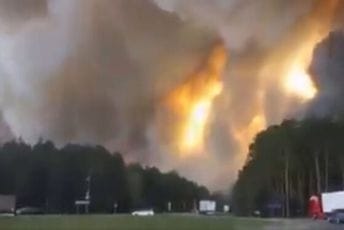 Vatrena stihija u Rusiji: Gori oko 1.100 hektara šume, najmanje jedna osoba poginula Vatrena stihija u Rusiji: Gori oko 1.100 hektara šume, najmanje jedna osoba poginula