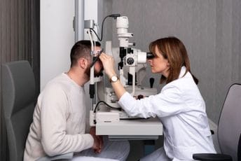 Uz uput izabranog doktora oftalmološki pregled u Poliklinici Moj Lab Uz uput izabranog doktora oftalmološki pregled u Poliklinici Moj Lab