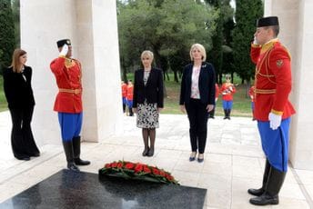 Delegacija Glavnog grada položila vijenac na Spomenik Partizanu - borcu na Gorici Delegacija Glavnog grada položila vijenac na Spomenik Partizanu - borcu na Gorici