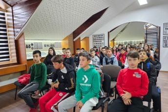 Cetinjski osnovnci učili o nastanku i radu Crnevog krsta; Drecun: Ima mjesta za empatiju i humanost Cetinjski osnovnci učili o nastanku i radu Crnevog krsta; Drecun: Ima mjesta za empatiju i humanost