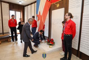 Raičević položio vijenac u slavu pobjede nad fašizmom: Za još snažniju posvećenost slozi i antifašizmu Raičević položio vijenac u slavu pobjede nad fašizmom: Za još snažniju posvećenost slozi i antifašizmu