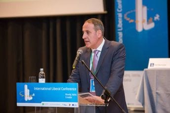 Popović: Zlo fašizma, ekstremizma i mržnje nikad ne spava, naše je da se tome suprotstavimo Popović: Zlo fašizma, ekstremizma i mržnje nikad ne spava, naše je da se tome suprotstavimo