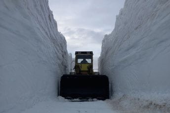Počelo čišćenje: Pogledajte koliki su danas bili sniježni nameti na Sinjajevini (FOTO) Počelo čišćenje: Pogledajte koliki su danas bili sniježni nameti na Sinjajevini (FOTO)